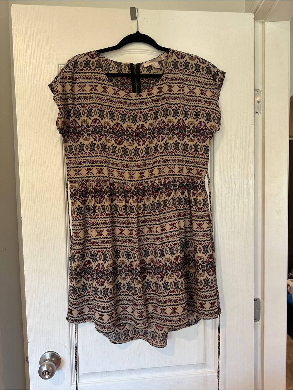 Forever 21 Beige Dress with Burgundy Geometric Print - High-Low Hem